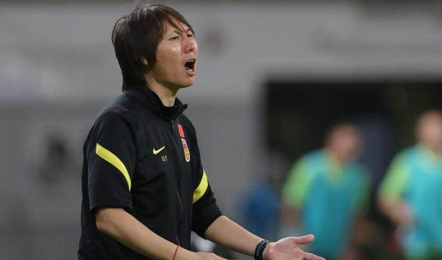 开云体育入口-李铁：球员身体比40强赛时疲劳 调整好迎接下一场