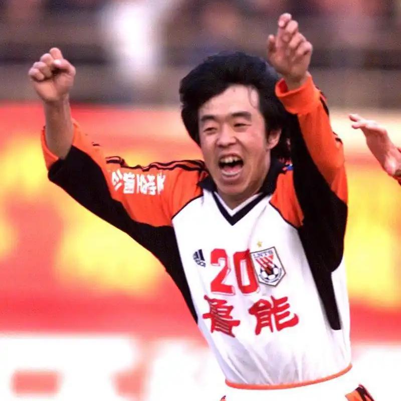 开云体育入口-山东泰山32年队史,9名射手奉献19顶帽子,哪一顶最璀璨夺目?